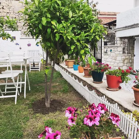 Alacati Selin Otel *