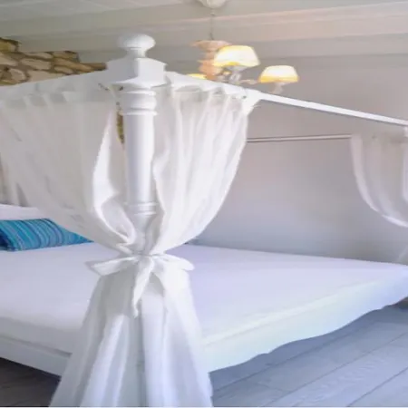 Demir Alacati Otel *
