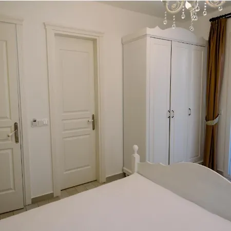 Demir Alacati Otel Çeşme