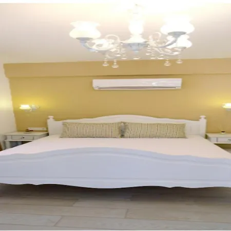 Demir Alacati Otel *