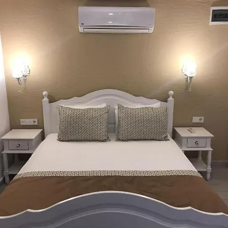 Demir Alacati Otel *