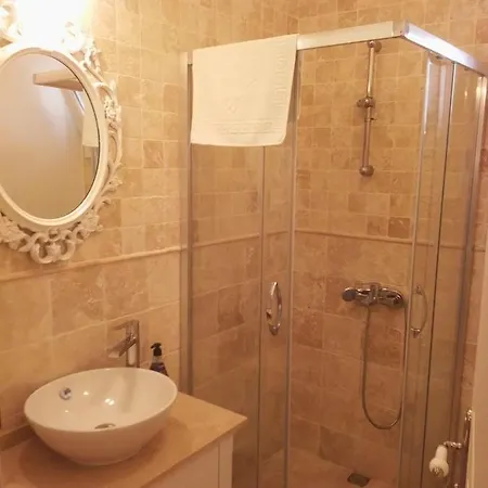 Demir Alacati Otel *